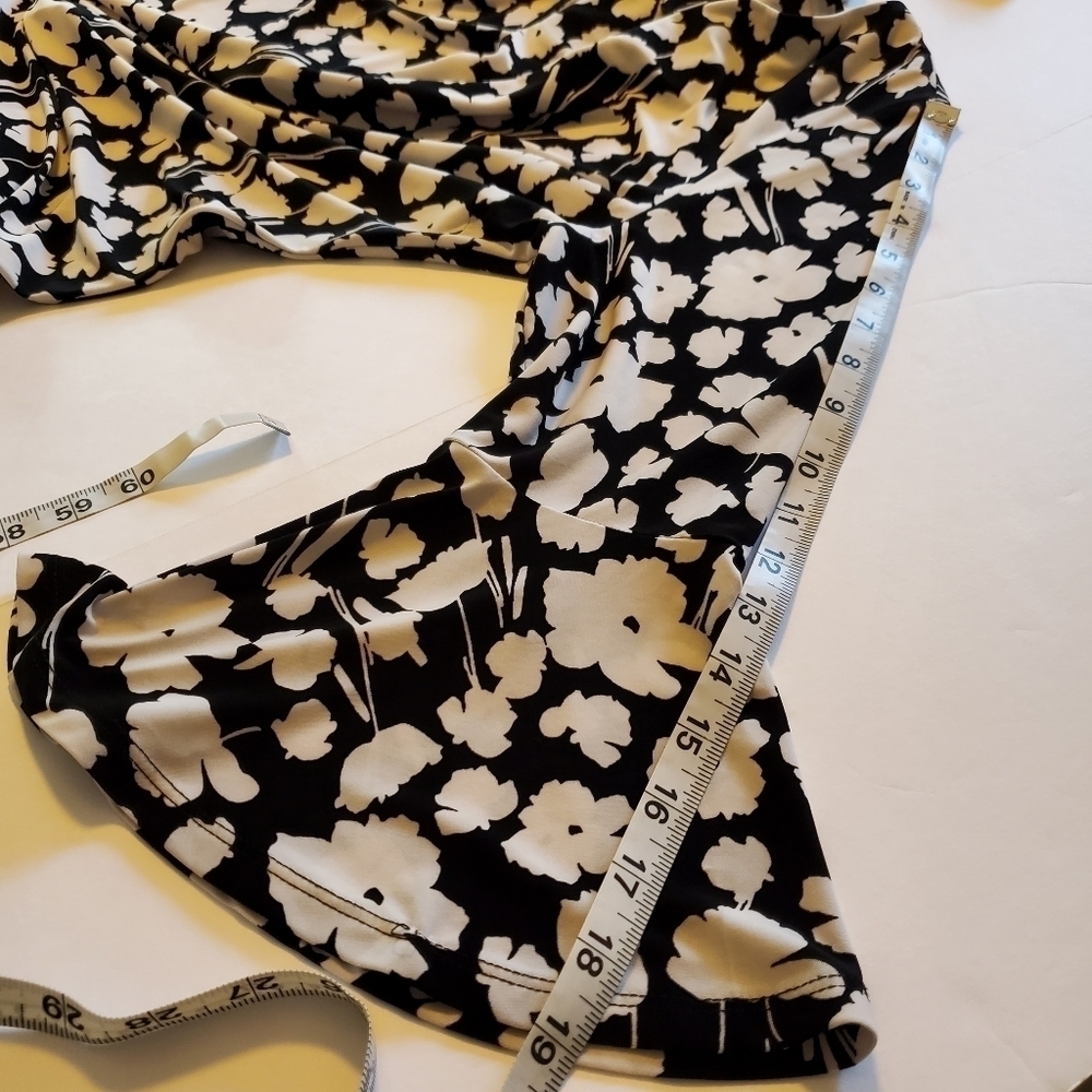 Tommy Hilfiger Black/White Floral Bell Sleeve Dress Sz 12 - Picture 9 of 12